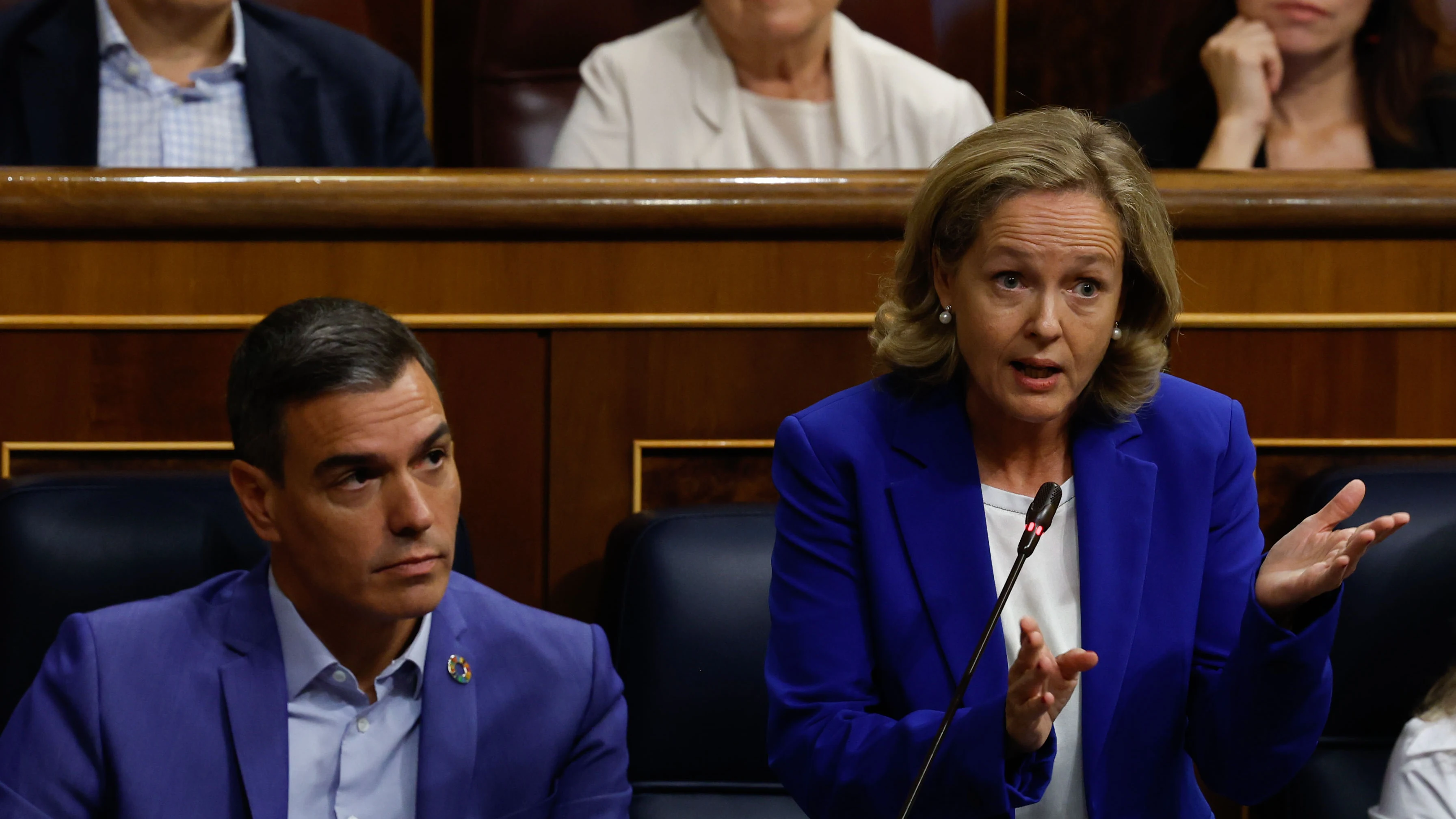 Nadia Calviño interviene en el Congreso ante la mirada de Pedro Sánchez