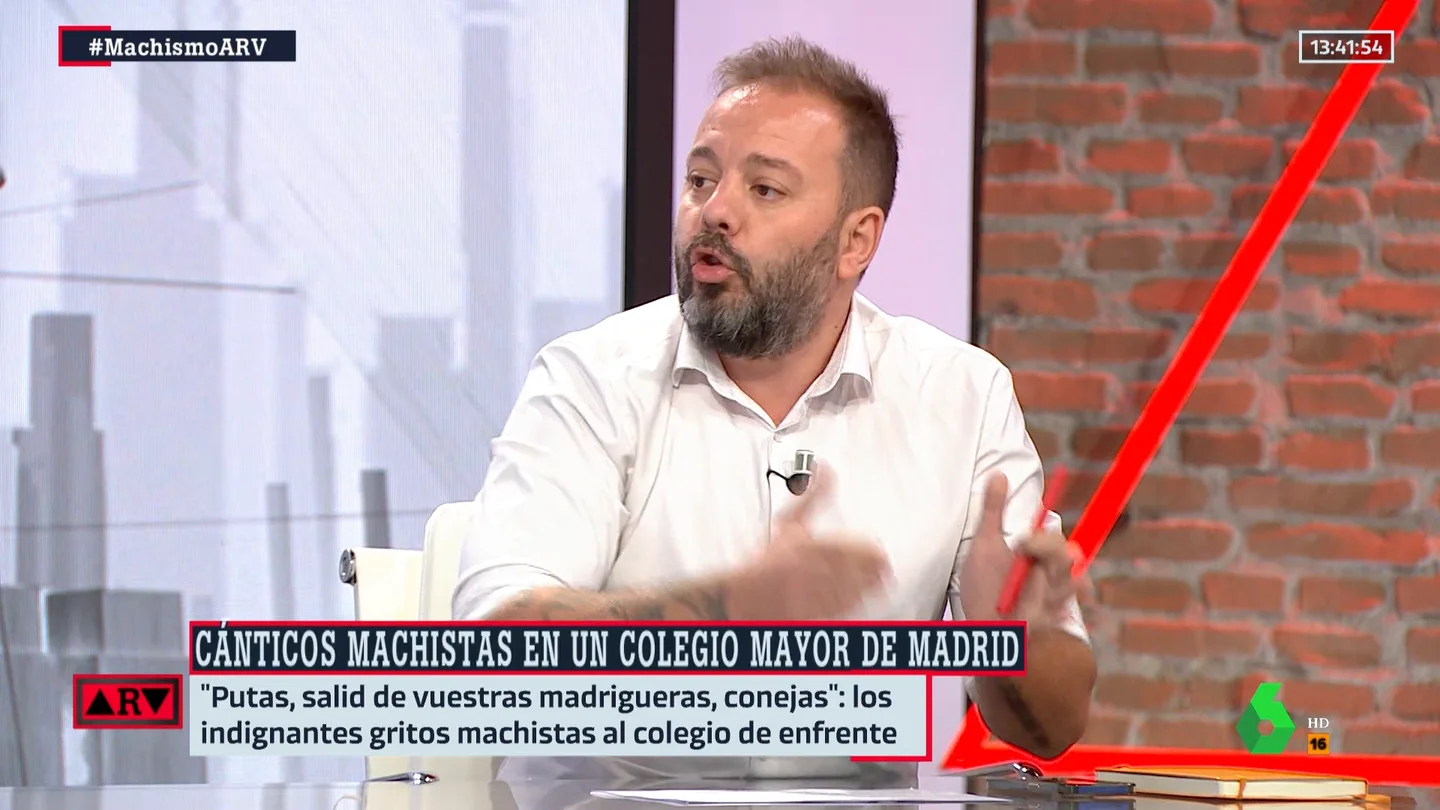 Un alumno del colegio mayor Elías Ahuja proyectó un vídeo sexual con otra joven en la fachada del Santa Mónica en 2008 Un alumno del colegio mayor Elías Ahuja proyectó un vídeo sexual con otra joven en la fachada del Santa Mónica en 2008