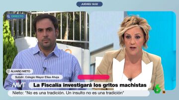 Cristina Pardo pone contra las puertas al subdirector del Colegio Mayor Elías Ahuja tras cambiar de versión sobre la "tradición" de los cánticos machistas