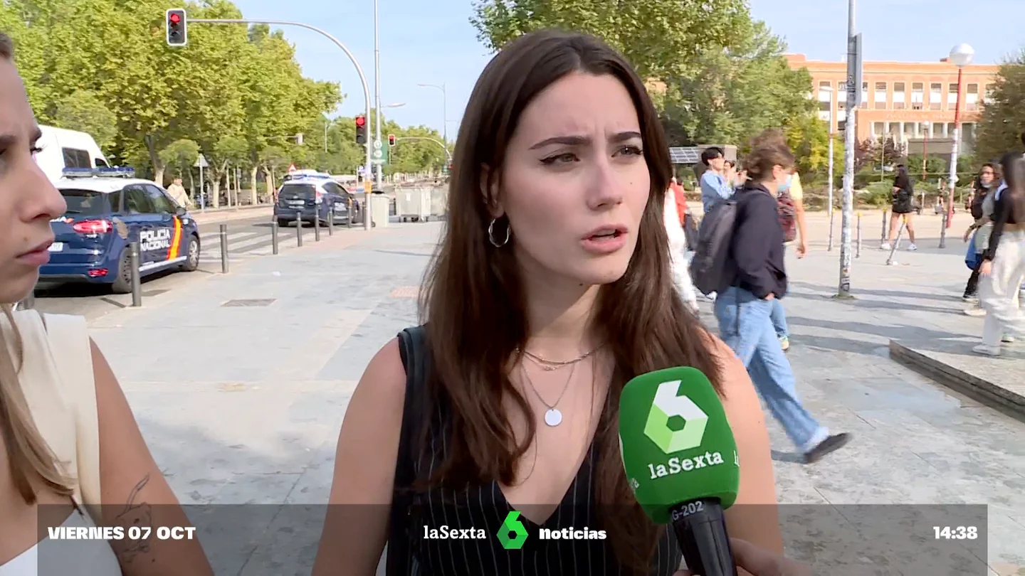 Estudiantes condenan los cánticos misóginos del Colegio Mayor Elías Ahuja: "Están atrasados a nuestros tiempos; no hay justificación" Estudiantes condenan los cánticos misóginos del Colegio Mayor Elías Ahuja: "Están atrasados a nuestros tiempos; no hay justificación"