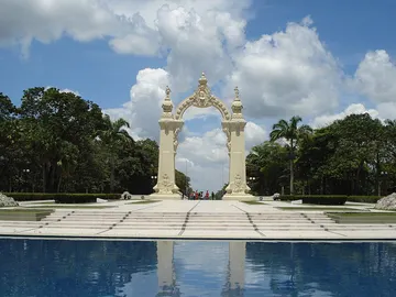 Arco de Triunfo de Carabobo de Venezuela ¿sabes por qué hay una tumba allí? Arco de Triunfo de Carabobo de Venezuela ¿sabes por qué hay una tumba allí?