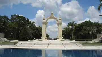 Arco de Triunfo de Carabobo de Venezuela ¿sabes por qué hay una tumba allí?