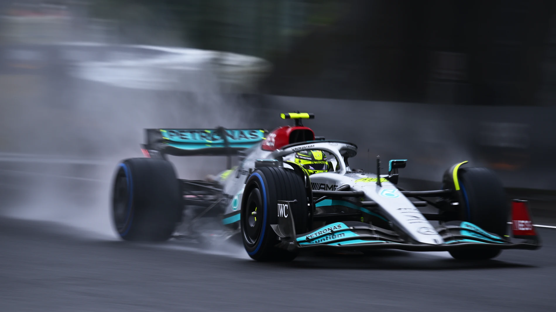 Lewis Hamilton, con el Mercedes en Suzuka