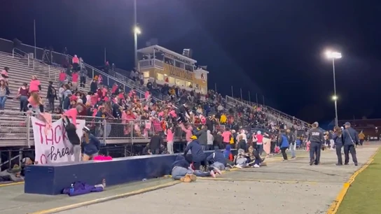 Pánico en un partido de fútbol americano de instituto Pánico en un partido de fútbol americano de instituto