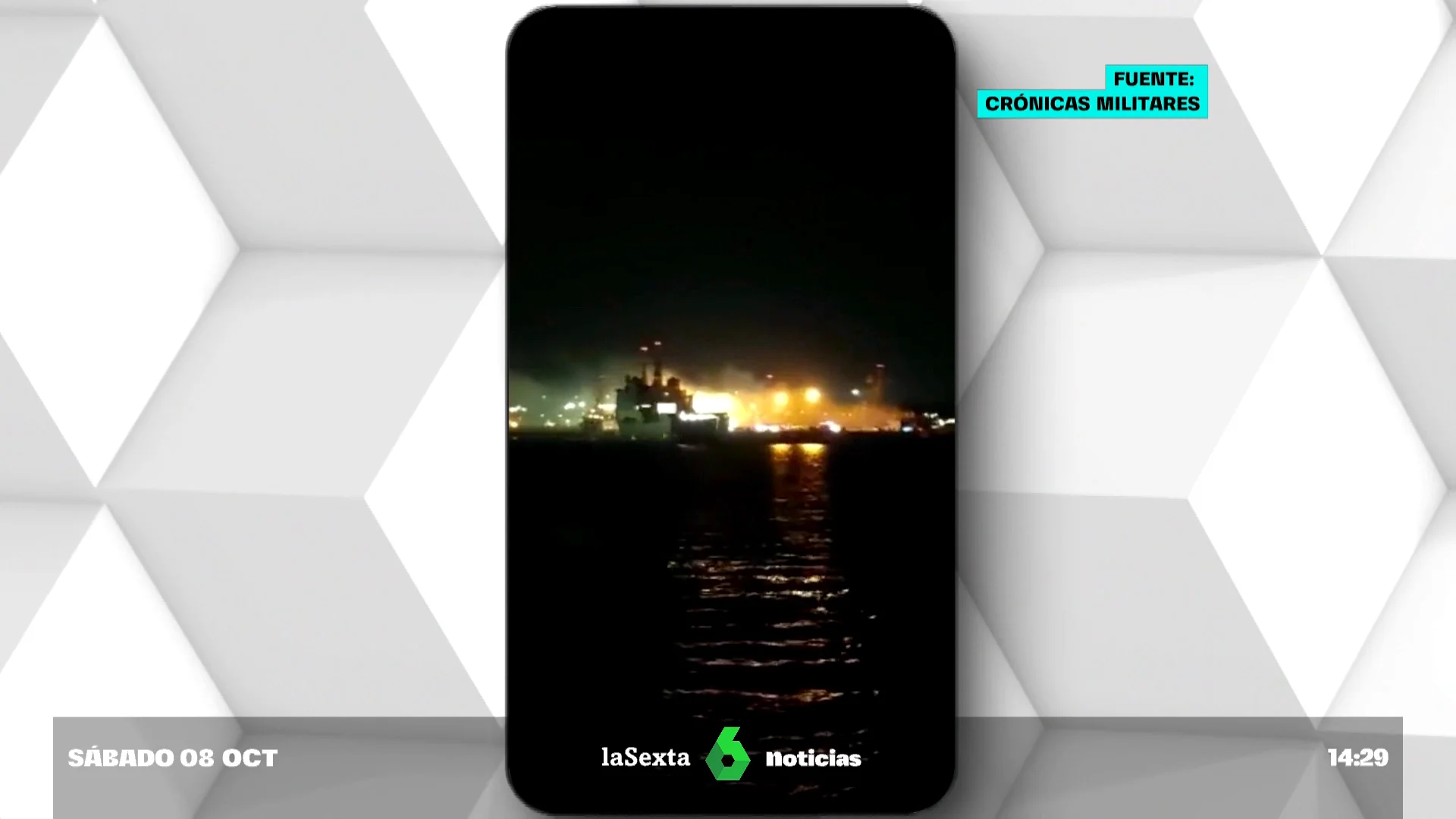 Extinguido el incendio de La fragata 'Santa María' en la Base Naval de Rota Extinguido el incendio de La fragata 'Santa María' en la Base Naval de Rota