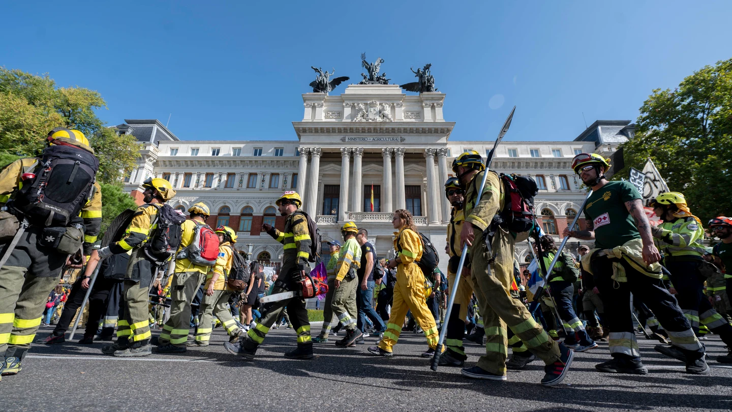 Más de 1.000 bomberos de toda España salen a la calle en Madrid para defender sus derechos y exigir una mejor gestión Más de 1.000 bomberos de toda España salen a la calle en Madrid para defender sus derechos y exigir una mejor gestión