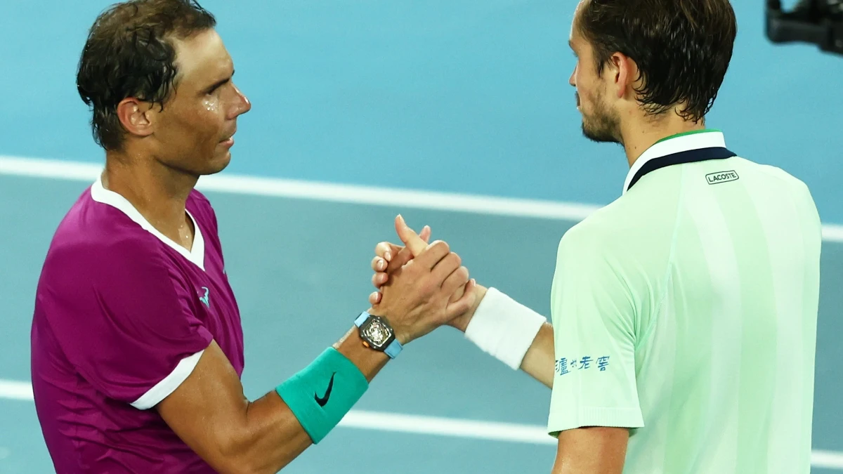 Nadal saluda a Medvedev