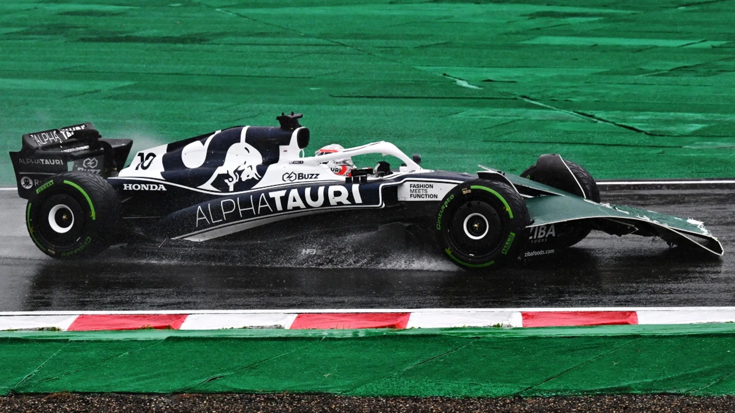 Pierre Gasly, con una pancarta publicitaria en su alerón delantero Pierre Gasly, con una pancarta publicitaria en su alerón delantero