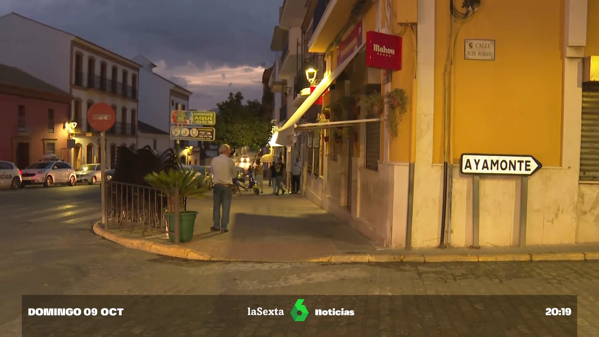 Un conductor atropella a los clientes de dos dos terrazas en Gibraleón (Huelva) y deja un fallecido