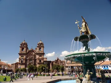 Plaza de Armas del Cuzco: su pasado como pantano y la controversia respecto a su nombre original Plaza de Armas del Cuzco: su pasado como pantano y la controversia respecto a su nombre original