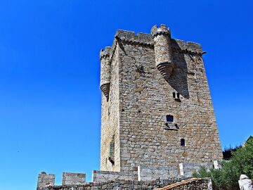 Castillo de San Felices de los Gallegos: quiénes fueron sus dueños y cómo intentaron llevárselo del pueblo
