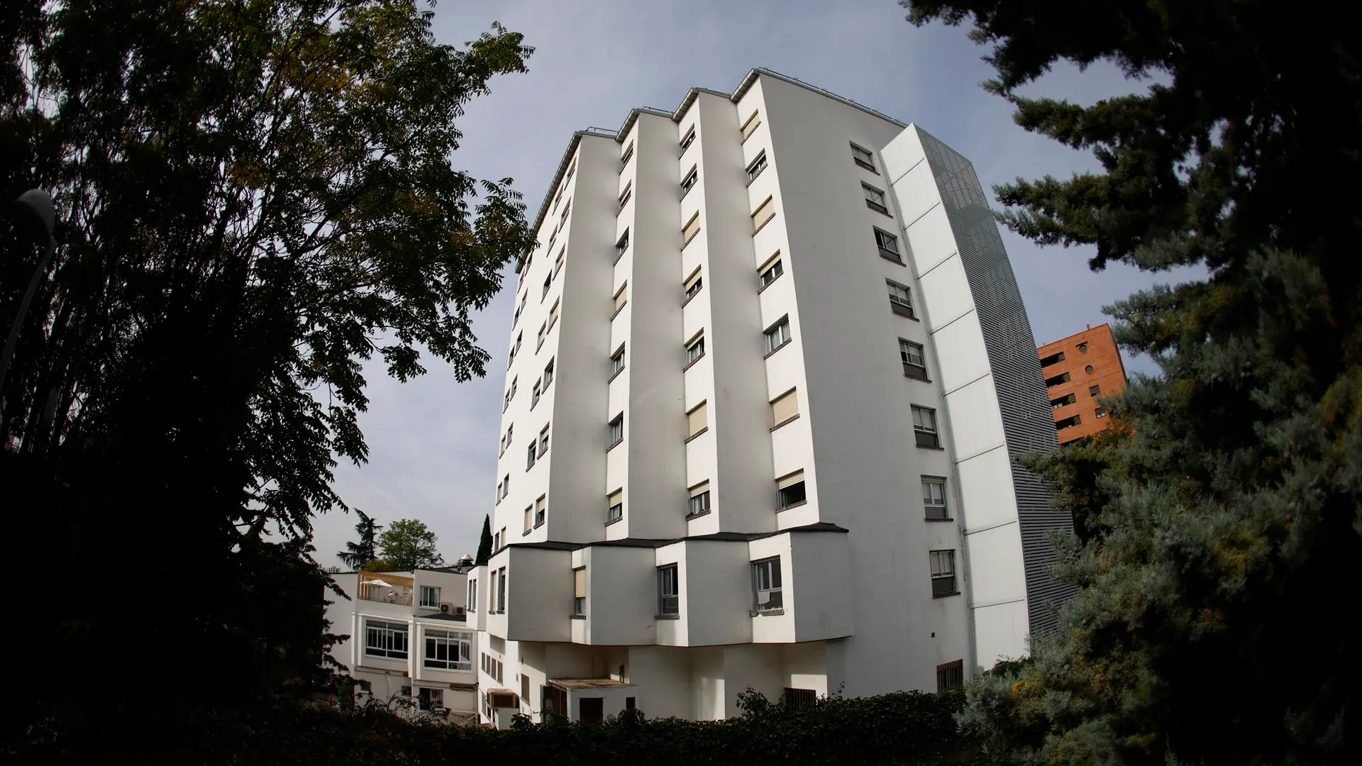 Fachada del Colegio Mayor Elías Ahuja de Madrid