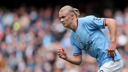 Erling Haaland durante un partido en la Premier Erling Haaland durante un partido en la Premier