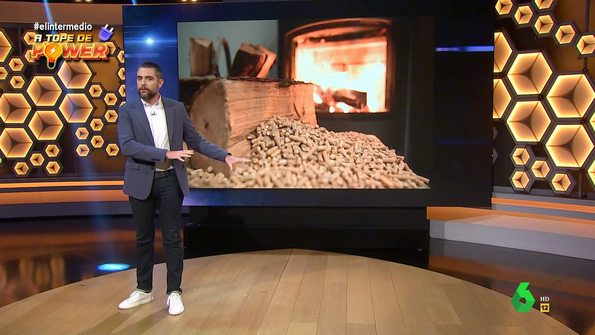 Dani Mateo explica por qué los pellets, edredones y guantes no son la mejor opción para calentarse este invierno 