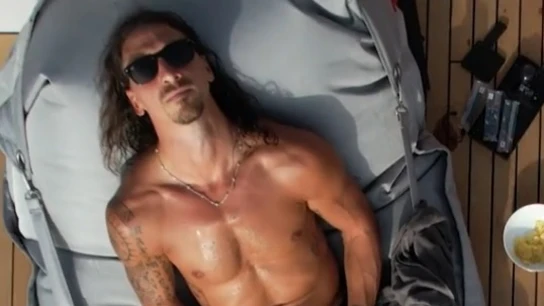 Zlatan Ibrahimovic, presumiendo de yate Zlatan Ibrahimovic, presumiendo de yate