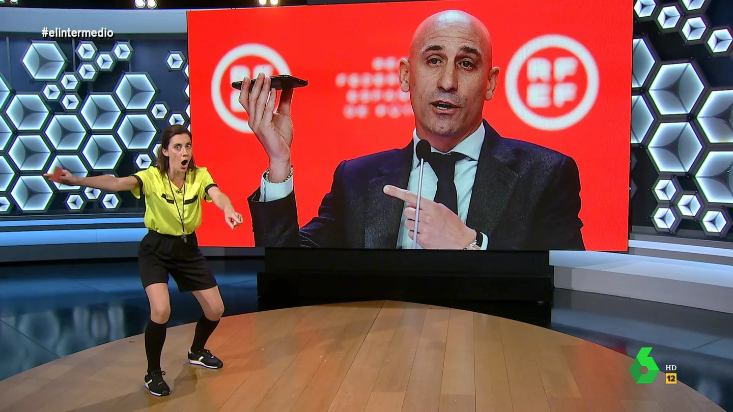 Cristina Gallego presenta la 'Champions Hate de Luis Rubiales' con los equipos que más odia: "Va de cagada en cagada" Cristina Gallego presenta la 'Champions Hate de Luis Rubiales' con los equipos que más odia: "Va de cagada en cagada"