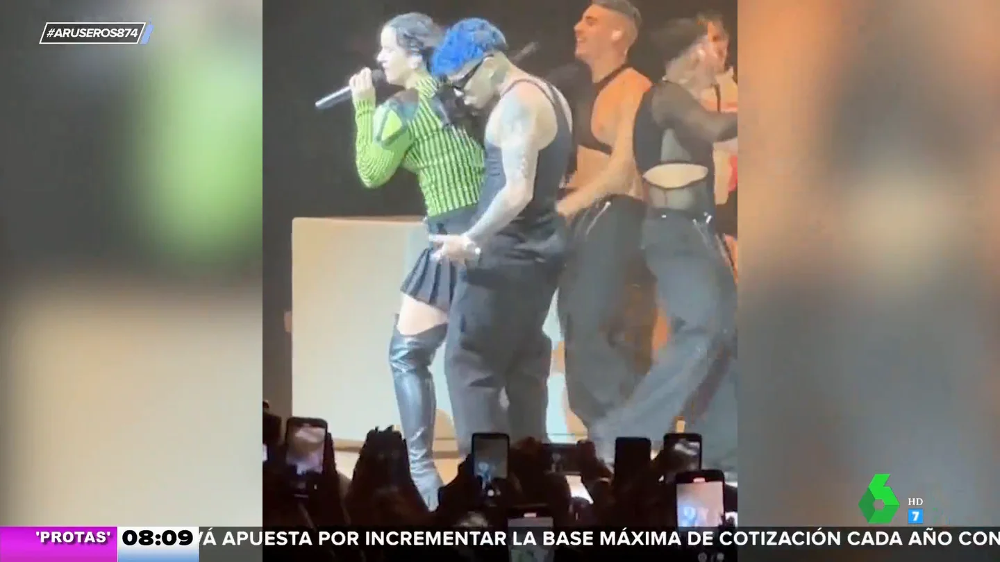 Así es la romántica sorpresa de Rauw Alejandro a Rosalía en pleno concierto Así es la romántica sorpresa de Rauw Alejandro a Rosalía en pleno concierto