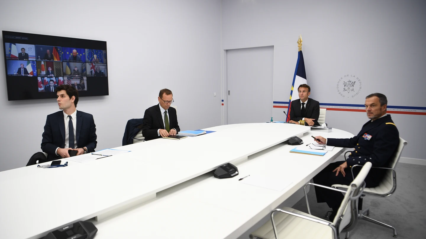 Macron, durante la reunión mantenida por los líderes del G7 Macron, durante la reunión mantenida por los líderes del G7