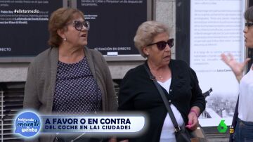 "Los atascos son patrimonio nacional": Thais Villas reúne a gente en pleno centro de Madrid para debatir sobre el coche en las ciudades