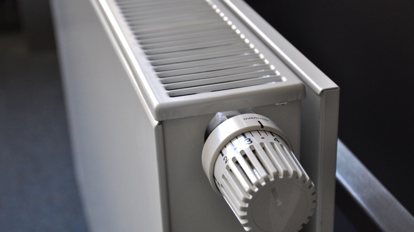 Medidas ahorro energ&eacute;tico: a qu&eacute; temperatura hay que poner la calefacci&oacute;n si hace fr&iacute;o