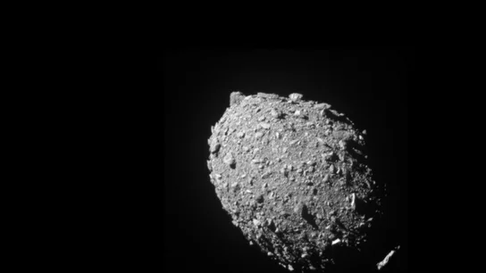 Última imagen tomada por la misión DART antes de su impacto contra el asteroide Dimorphos Última imagen tomada por la misión DART antes de su impacto contra el asteroide Dimorphos