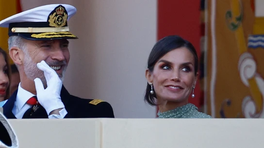 La reina Letizia, junto al rey Felipe VI en el desfile del 12 de octubre La reina Letizia, junto al rey Felipe VI en el desfile del 12 de octubre