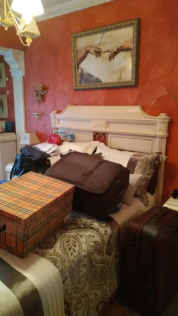 Imagen de la habitación de Eva Medina tomada durante los 30 minutos de recogida de pertenencias antes del derribo Imagen de la habitación de Eva Medina tomada durante los 30 minutos de recogida de pertenencias antes del derribo