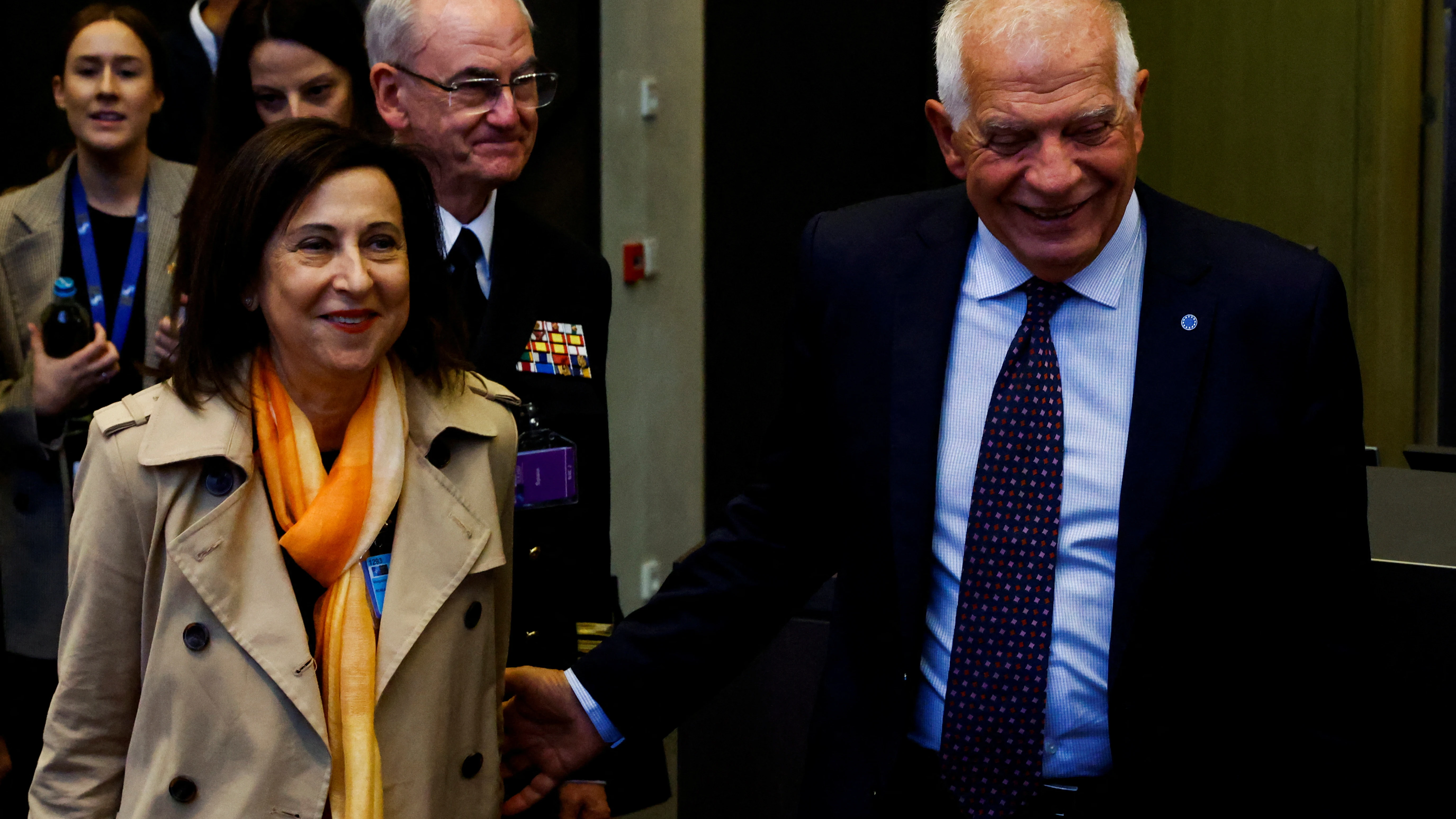 Margarita Robles y Josep Borrell, juntos en la cumbre de ministros de Defensa de la OTAN