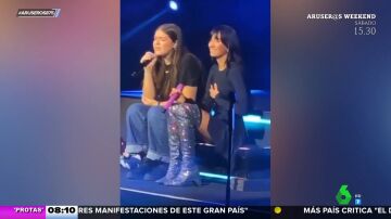 El emotivo momento entre Aitana y una fan en su primer concierto en México