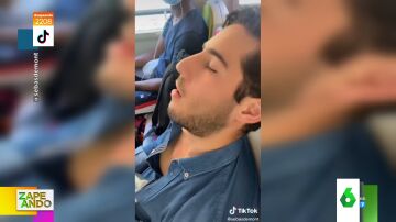 La reacción viral de un joven cuando sus amigos no le despiertan en el tren en su viaje por Europa: "¡Estoy en la frontera con Francia!"