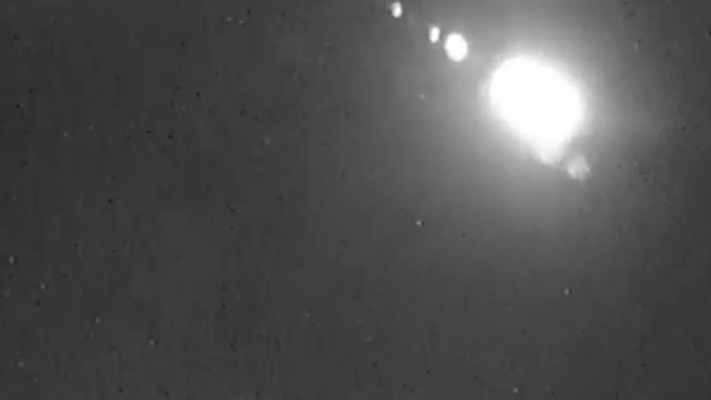 Una bola de fuego procedente de un asteroide sobrevuela Jaén y Albacete y acaba en Calasparra (Murcia) Una bola de fuego procedente de un asteroide sobrevuela Jaén y Albacete y acaba en Calasparra (Murcia)