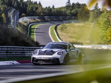 Con 200 CV menos, el Porsche 911 GT3 RS se queda a 1 segundo del coche más rápido en Nürburgring