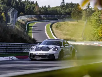 Con 200 CV menos, el Porsche 911 GT3 RS se queda a 1 segundo del coche más rápido en Nürburgring Con 200 CV menos, el Porsche 911 GT3 RS se queda a 1 segundo del coche más rápido en Nürburgring