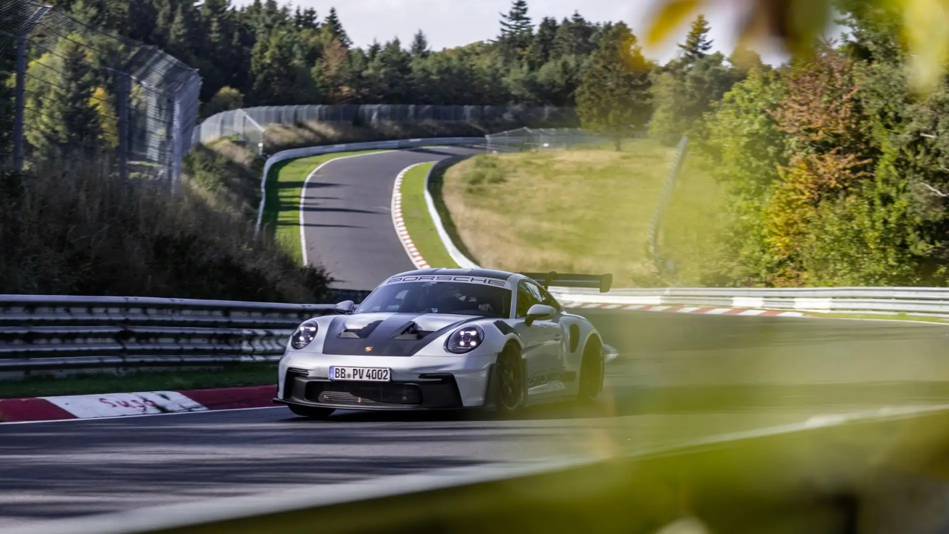 Con 200 CV menos, el Porsche 911 GT3 RS se queda a 1 segundo del coche más rápido en Nürburgring