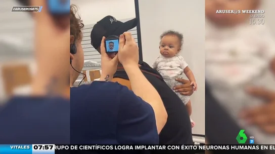 Cuando hacerle una foto para el pasaporte a tu bebé se convierte en una misión imposible Cuando hacerle una foto para el pasaporte a tu bebé se convierte en una misión imposible