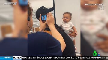 Cuando hacerle una foto para el pasaporte a tu bebé se convierte en una misión imposible