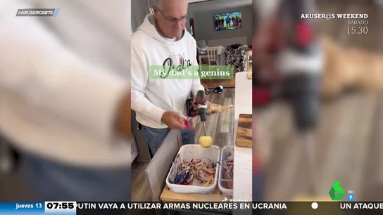 Así es el truco viral para pelar una manzana en un segundo Así es el truco viral para pelar una manzana en un segundo