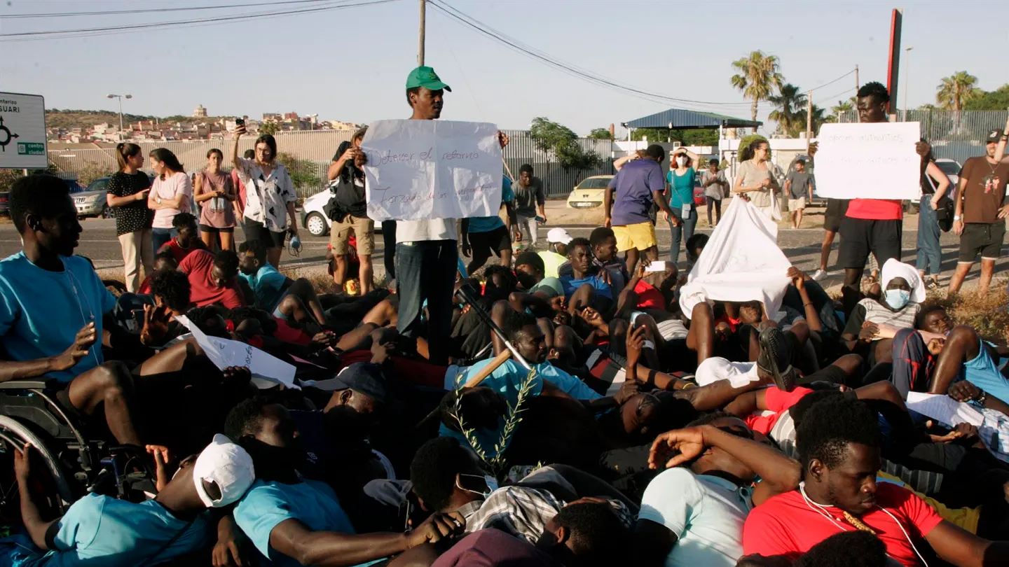 El Defensor cree que el rechazo de 470 personas en Melilla no respetó la ley El Defensor cree que el rechazo de 470 personas en Melilla no respetó la ley