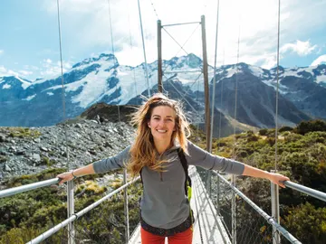 Mujer viajando por Nueva Zelanda Mujer viajando por Nueva Zelanda