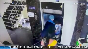 Impactante vídeo: se cae el ascensor de un hospital y casi aplasta a un paciente que iba en camilla