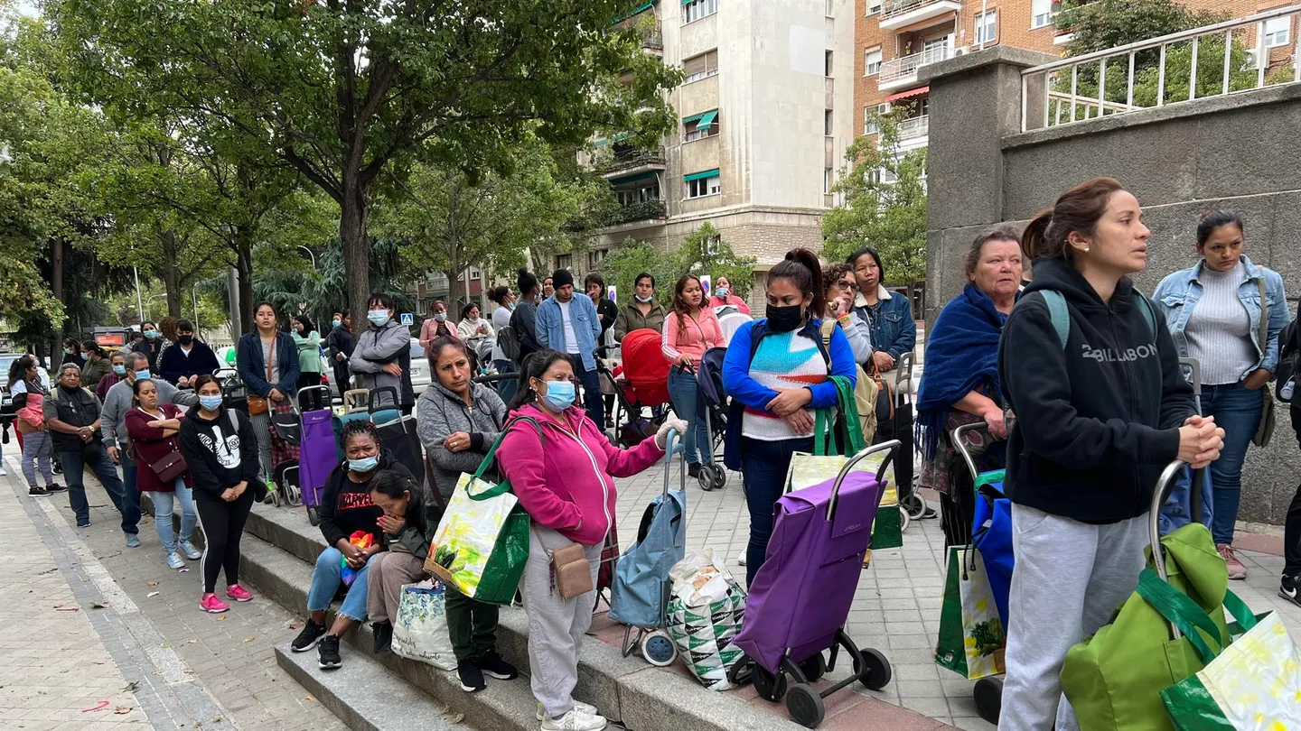 Casi la mitad de los españoles llega a fin de mes con dificultad y el 21% no llega Casi la mitad de los españoles llega a fin de mes con dificultad y el 21% no llega