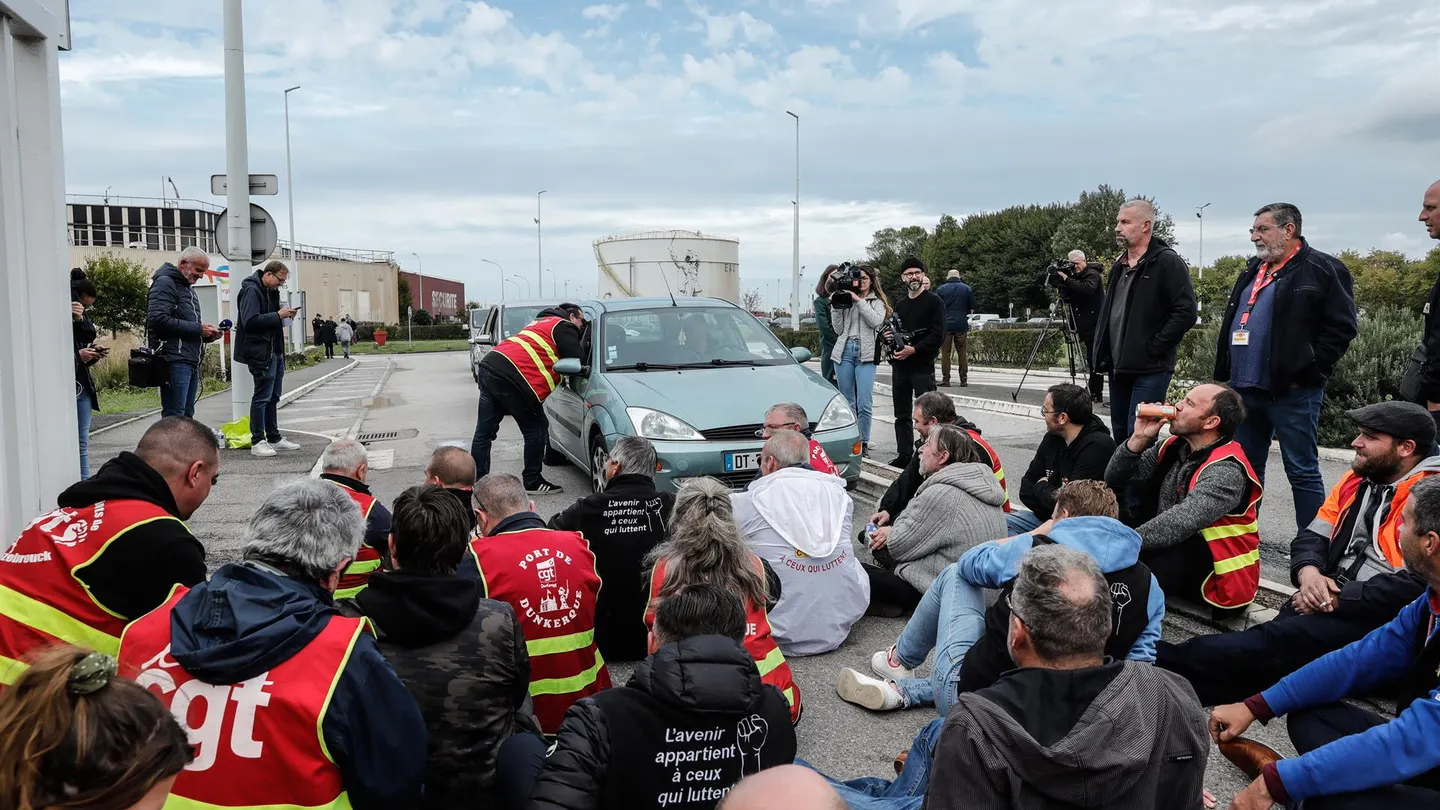 Huelga de gasolineras en Francia: largas colas y mucha tensión en las estaciones que tienen combustible Huelga de gasolineras en Francia: largas colas y mucha tensión en las estaciones que tienen combustible
