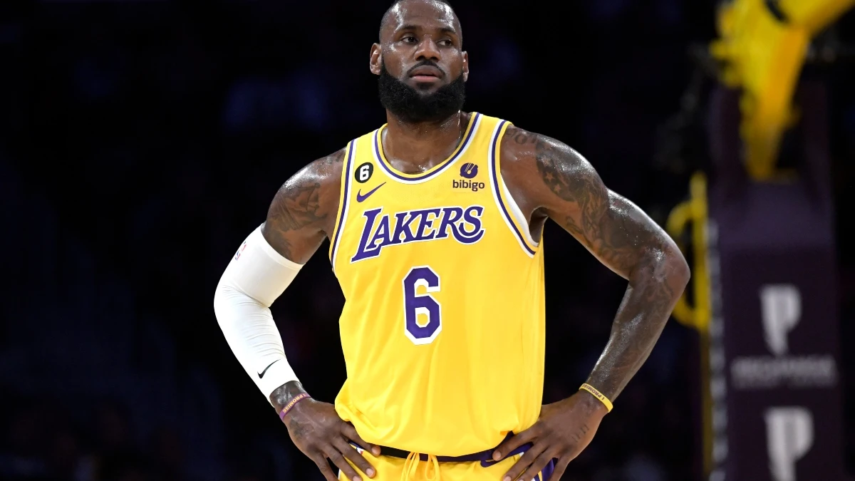 LeBron James ante los Sacramento Kings