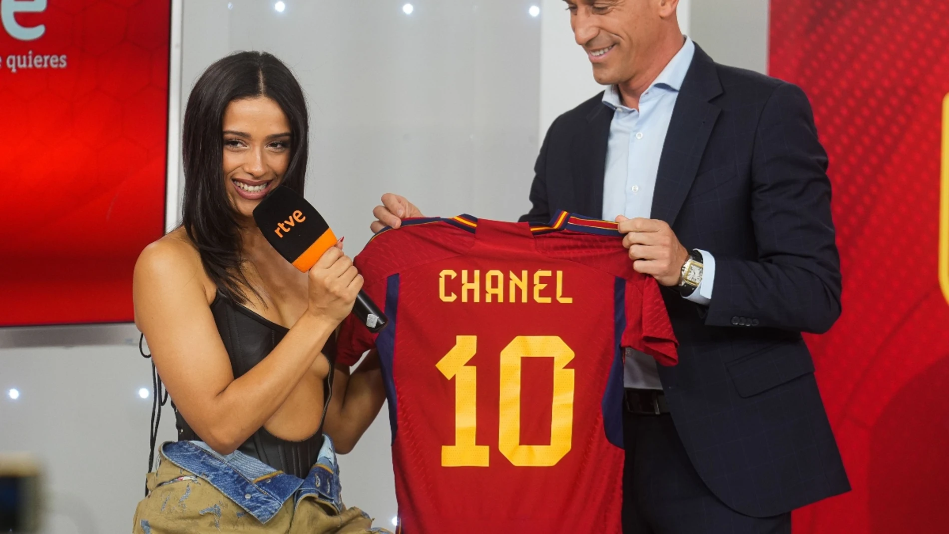 Chanel se apunta 'TOKE', canción de España Catar