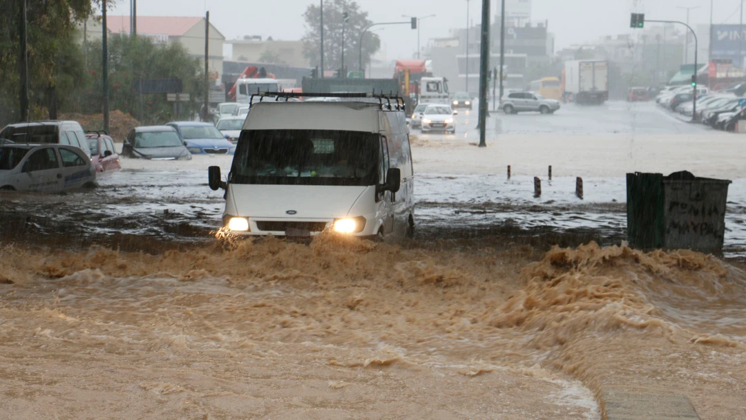 Al menos un muerto y dos desaparecidos en la isla griega de Creta por las graves inundaciones