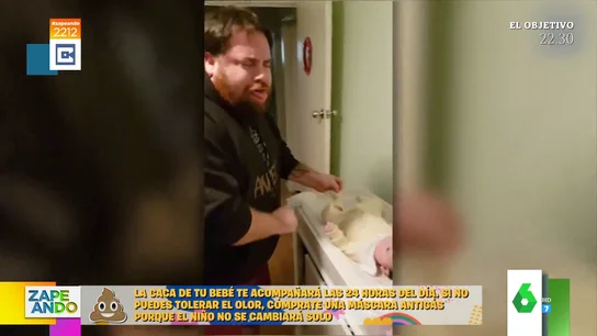 Las arcadas con ataque de risa incluido de un padre cuando cambia el pañal a su hija por primera vez Las arcadas con ataque de risa incluido de un padre cuando cambia el pañal a su hija por primera vez