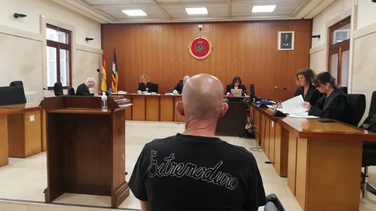 Condenado a 19 años de cárcel por intentar matar a su expareja y al que creía que era su amante Condenado a 19 años de cárcel por intentar matar a su expareja y al que creía que era su amante