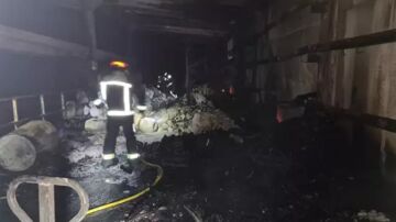 Imagen de la nave industrial de Fundyser en Gijón, arrasada por un incendio