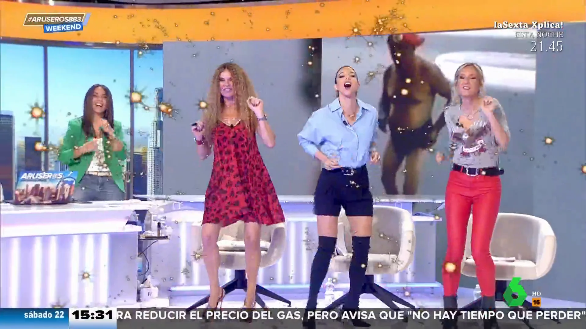 Angie Cárdenas, Tatiana Arús y el equipo de Aruser@s bailan una versión maquinera de 'este sábado te vas a divertir'