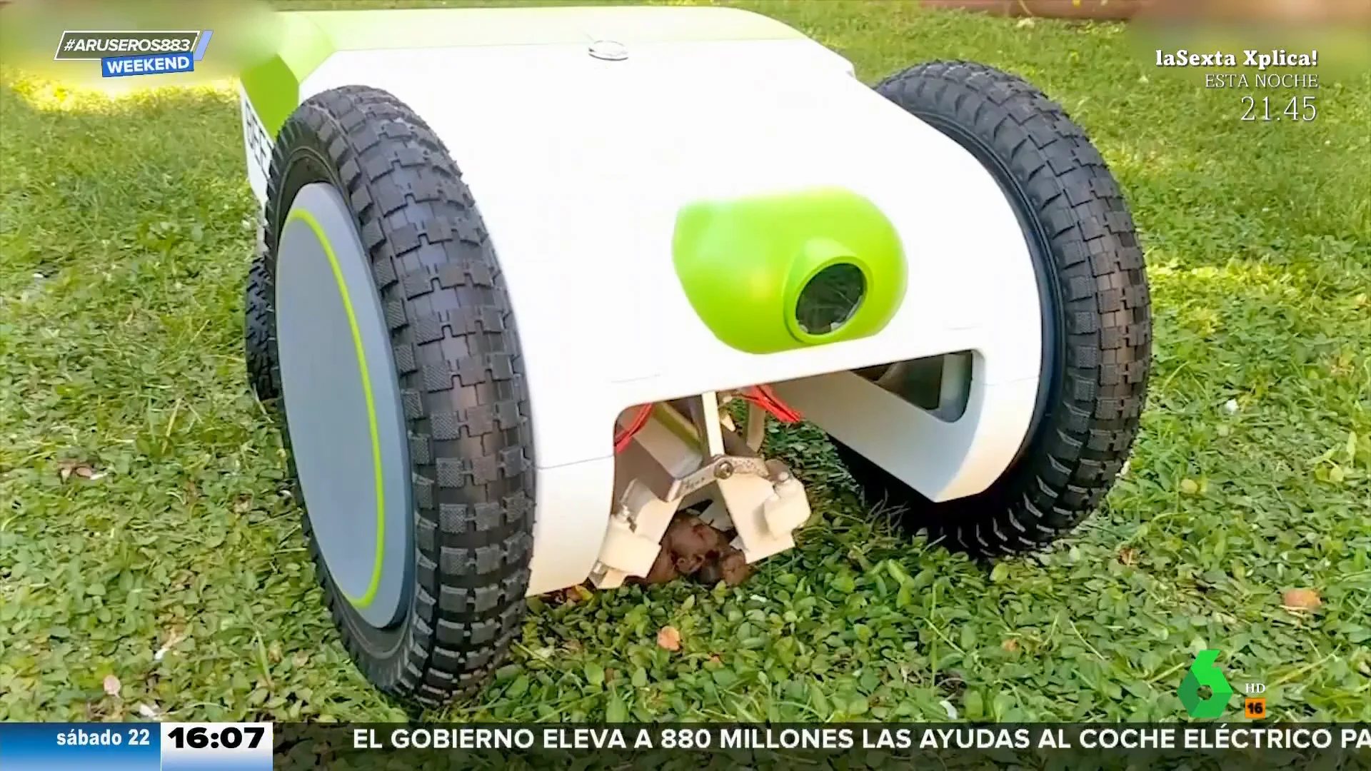 Si tienes perro y jardín, este vídeo te interesa: llega el robot que recoge las cacas perrunas